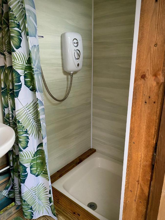 Cherry Tree Glamping Lodge Wellington  Exterior foto