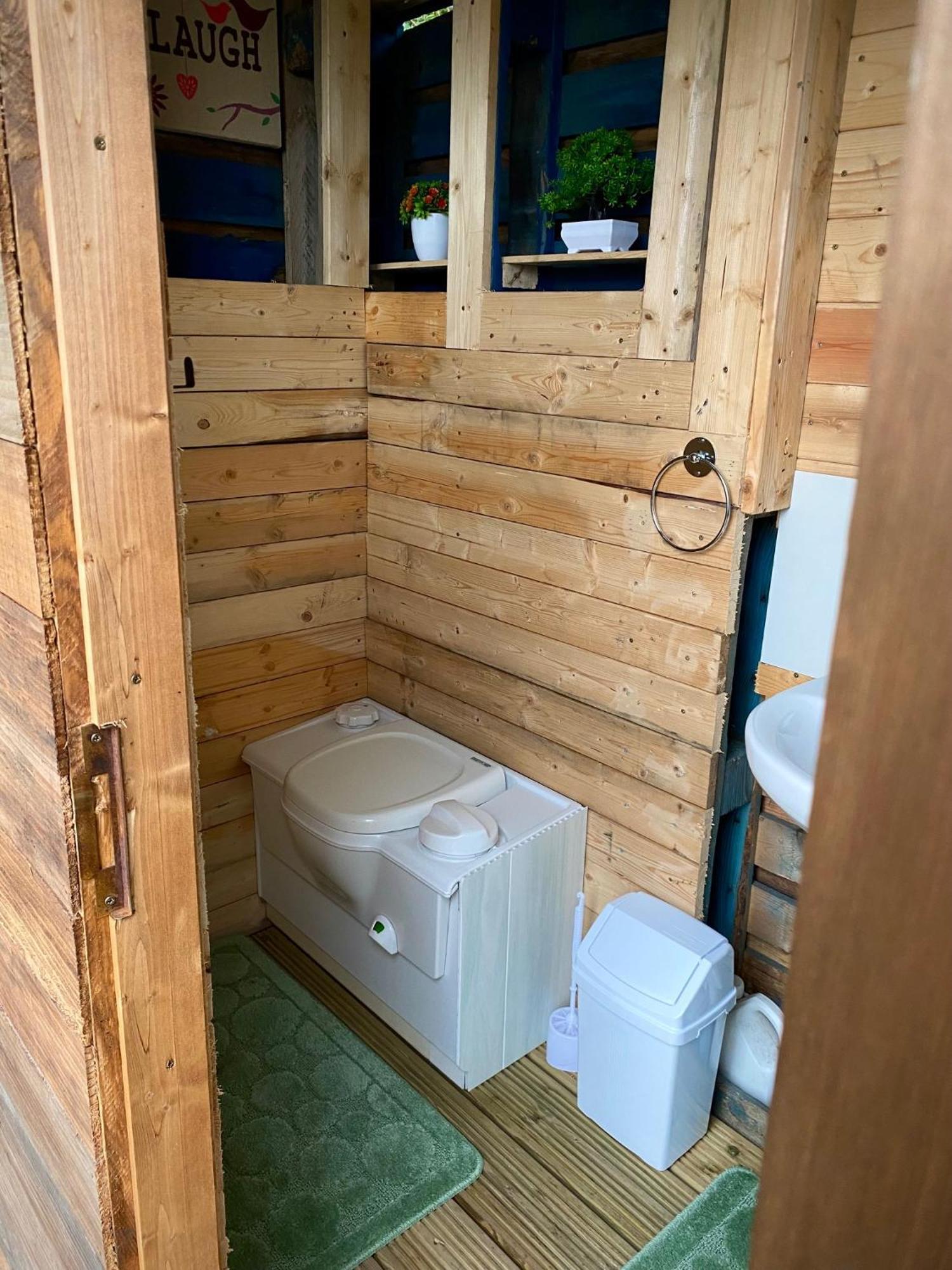 Cherry Tree Glamping Lodge Wellington  Exterior foto