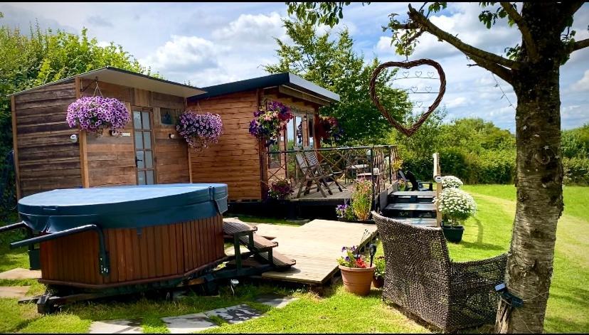 Cherry Tree Glamping Lodge Wellington  Exterior foto